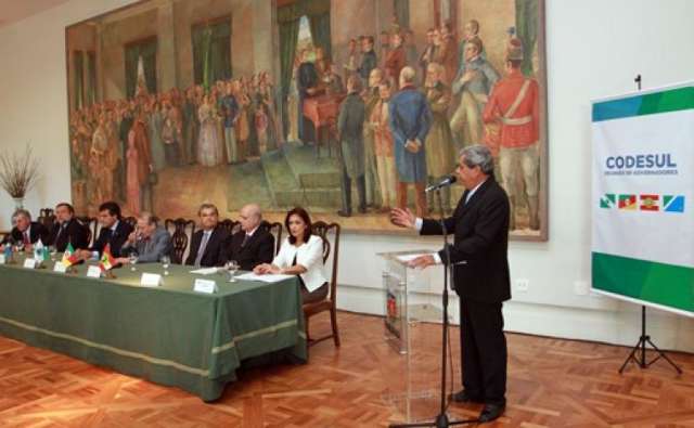 Puccinelli vai a Curitiba para reuni&atilde;o do Codesul sobre ICMS