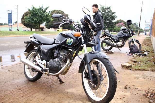 Gestante fica ferida a caminho de posto de sa&uacute;de em colis&atilde;o entre motos