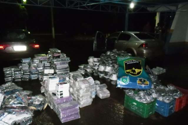 Ve&iacute;culos com contrabando s&atilde;o apreendidos em Parana&iacute;ba