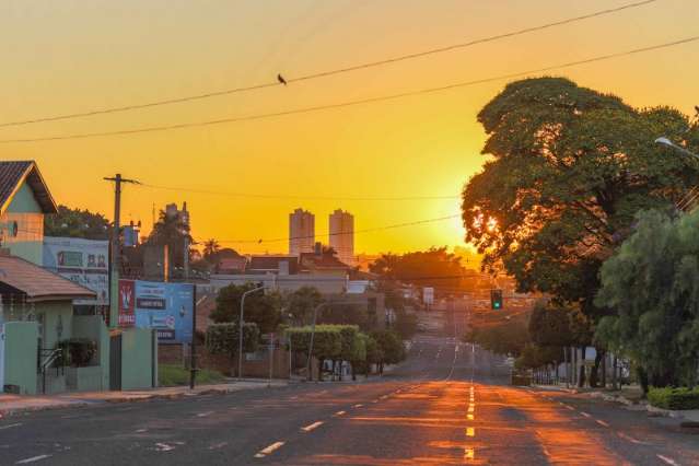 Ter&ccedil;a-feira ser&aacute; de calor e umidade relativa do ar em 20%