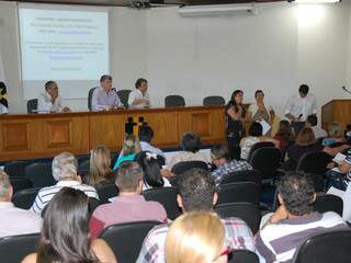 Secretários de saúde durante reunião no auditório da Assomasul (Foto: Fernando da Mata)
