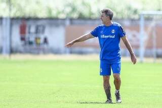 Técnico Renato Gaúcho no último treino antes do jogo com o CSA (Foto: Lucas Uebel/Grêmio)
