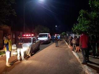 Local onde homem foi morto a tiros, ontem em Ponta Porã (Foto: Ponta Porã Informa)