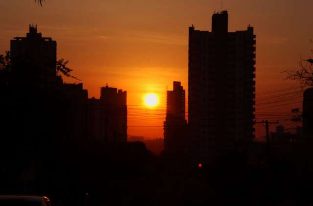 Frente fria traz al&iacute;vio para o calor e eleva umidade do ar em todo o Estado