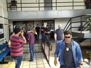 Agentes da PF e da CGU deixam Secretaria de Saúde após buscas, na semana passada (Foto: Adilson Domingos/Arquivo)