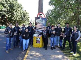 Com apoio de motociclistas, campanha do TJ fez pedágio hoje na avenida Afonso Pena. (Foto: Paulo Francis)