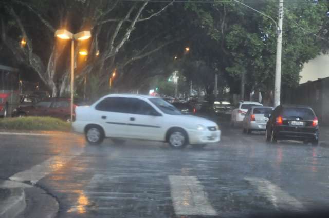 Ap&oacute;s cinco dias, chuva retorna a Campo Grande e ameniza temperatura