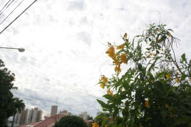 Ap&oacute;s temporal e chuva de 50 mm, domingo amanhece com c&eacute;u aberto e nuvens