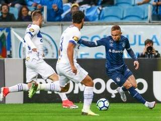 Em partida equilibrada, Gr&ecirc;mio e Cruzeiro empatam no 1 a 1 