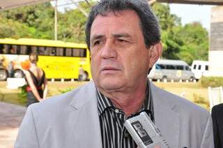 O senador Waldemir Moka, coordenador da bancada, critica decisão do STF que impediu análise de veto de Dilma a projeto. (Foto: João Garrigó)