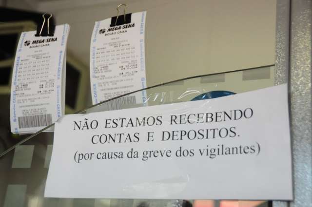 Com vigilantes em greve, lot&eacute;ricas se recusam a receber pagamentos 