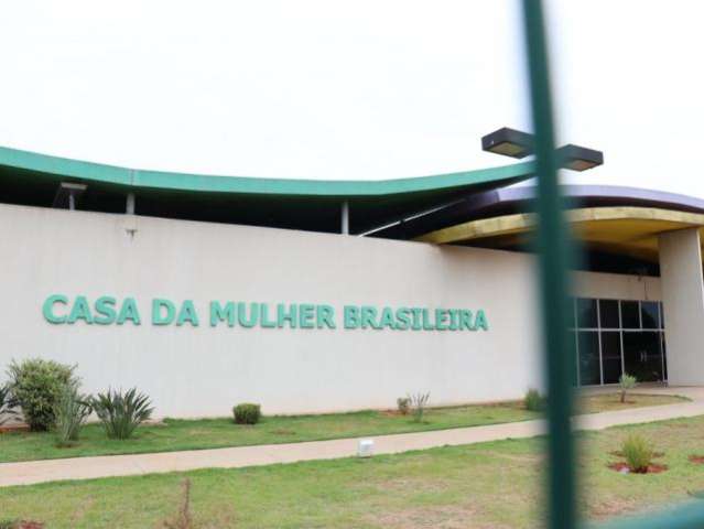 Homem &eacute; preso por estupro de crian&ccedil;a de 7 anos ap&oacute;s sair do banho de toalha