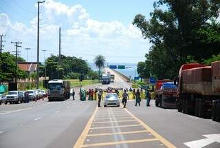 Protesto fechou as duas vias entre São Paulo e Mato Grosso do Sul (Foto:Site Da Hora Bataguassu) 