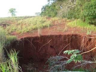 O processo erosivo na Fazenda surgiu em razão da falta de conservação do solo. (Foto: Divulgação)