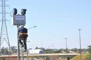 Radares foram desligados desde ontem em Campo Grande. (Foto: Alcides Neto)
