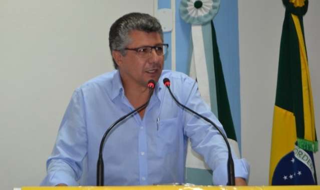 Prefeito deve enfrentar ex-primeira-dama e aposta tucana em 2 de outubro