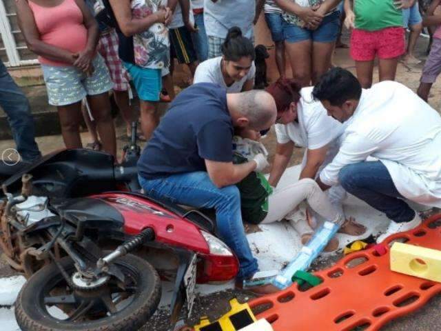 M&atilde;e e filha ficam em estado grave ao serem atingidas por motociclista b&ecirc;bado 