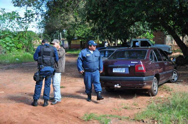  Dois s&atilde;o presos com rev&oacute;lver carregado nas proximidades da M&aacute;xima