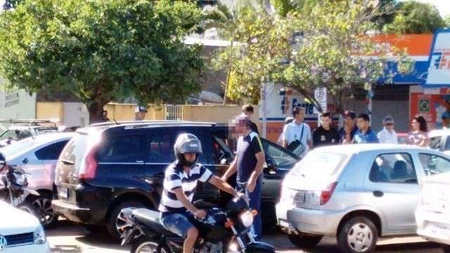 Pai vai ao supermercado e esquece crian&ccedil;a de tr&ecirc;s anos dentro de ve&iacute;culo
