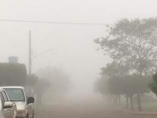 Em Maracaju dia amanheceu encoberto por neblina. (Foto: Direto das Ruas)