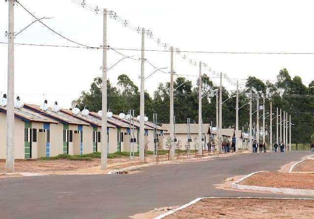 Reinaldo e ministro das Cidades entregam 1.015 casas hoje na fronteira