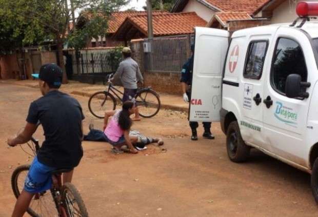 Homem de 41 anos morre ap&oacute;s ser esfaqueado por adolescente