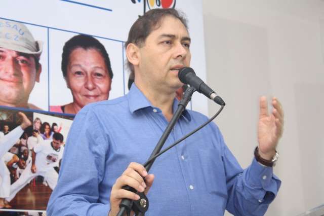 Prefeito garante reajuste &quot;muito acima da infla&ccedil;&atilde;o&quot; para servidores
