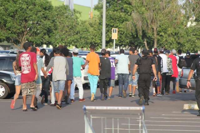 Armados, policiais civis param Afonso Pena em a&ccedil;&atilde;o contra adolescentes