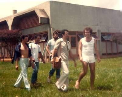Foto no campus da UFMS mostra como eram os cineclubes em 1981 por aqui
