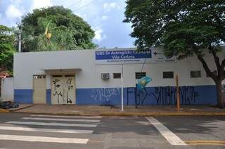 Unidade de saúde da Vila Carlota estava com as portões fechados nesta tarde. (Foto: Marcelo Calazans)