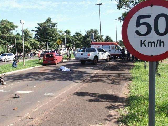 Após cinco horas, motociclista morta em acidente é identificada