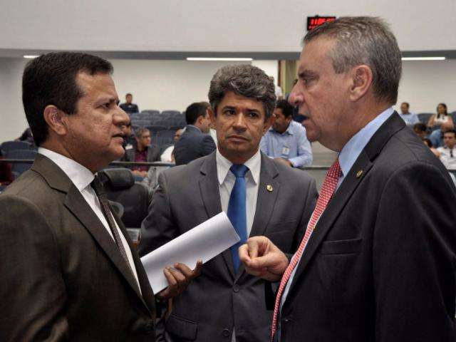 Corr&ecirc;a quer apoio de todos deputados antes do recesso parlamentar