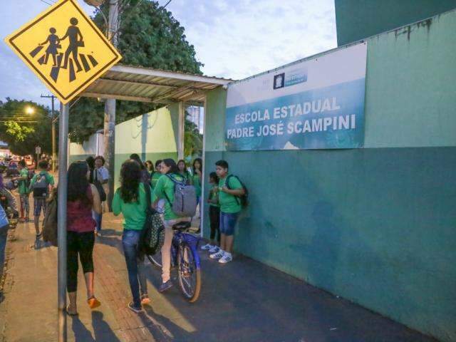 Por at&eacute; R$ 9,2 milh&otilde;es, escolas v&atilde;o ganhar 33,6 mil novas mesas e cadeiras