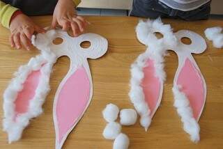 Para brincar com as crianças, máscaras de algodão.