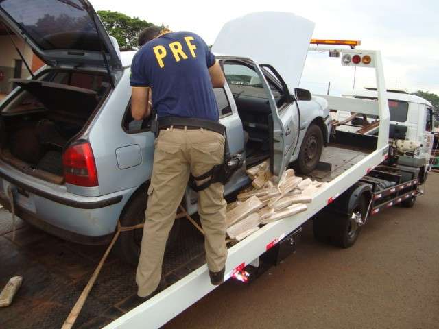 Jovem de 20 anos &eacute; flagrado com 110 quilos de maconha na BR-463 