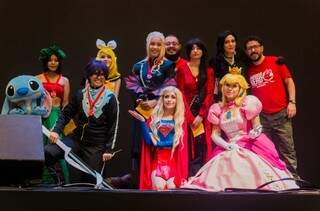Os vencedores que participaram do concurso de cosplay e da apresentação do personagem (Foto: Beatriz Sampaio)