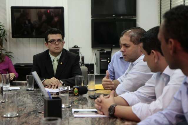 Ap&oacute;s invas&atilde;o de aliados de Bernal, prefeitura ter&aacute; grades, prev&ecirc; Olarte