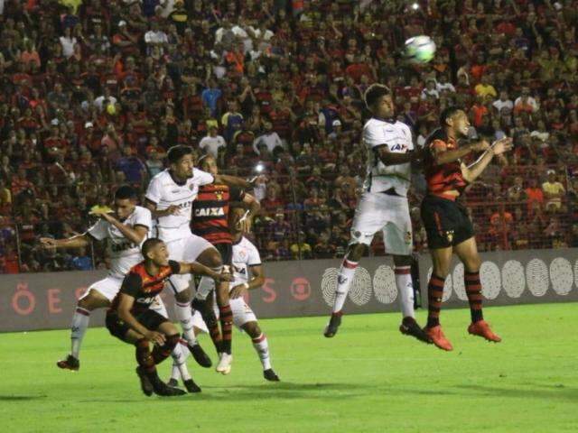 Vit&oacute;ria e Sporte n&atilde;o empolgam e n&atilde;o saem do 0 a 0 na Ilha do Retiro