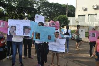 Manifestantes pediram a prisão da mãe do bebê morto (Foto: Osvaldo Duarte)