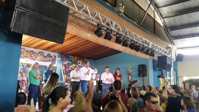 Em festa dos professores, Bernal faz compromisso de cumprir a lei do piso