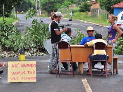  Protesto no Guanandi tem greve de fome e crianças brincando na rua