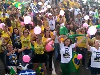 #Elesim: Movimento pró Bolsonaro reúne 600 pessoas na Afonso Pena