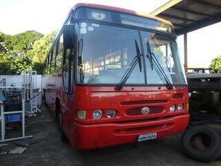  Ônibus Svelto, ano 1999  faz parte do certame, com lance inicial de R$ 28 mil. (Foto: Divulgação/Assessoria)