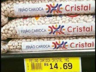 Clima n&atilde;o ajuda e quilo do feij&atilde;o chega a custar mais de R$ 10