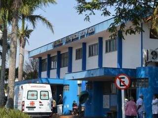 Idoso morre no hospital 3 dias ap&oacute;s ser encontrado desmaiado em frente de casa