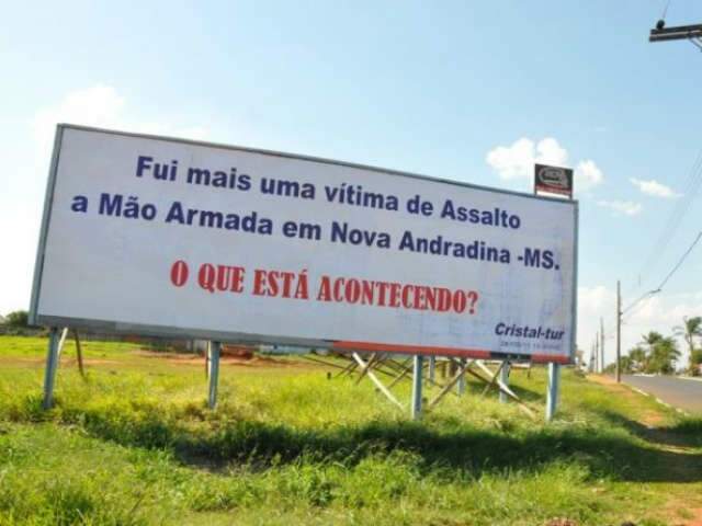  Empres&aacute;rios de Nova Andradina protestam contra onda de roubos