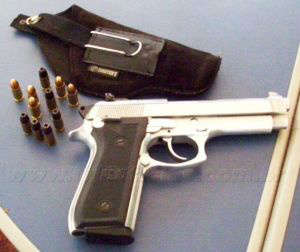  Homem &eacute; flagrado com pistola e acaba preso acampamento de Ang&eacute;lica