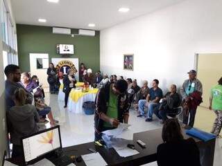 Pacientes aguardam atendimento para cirurgia em Bataguassu (Foto: Assomasul/Divulgação)