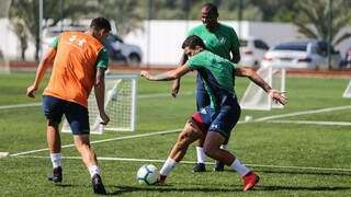 Jogadores do Tricolor Carioca treinam para duelo com o Inter (Foto: Lucas Merçon/Fluminense)