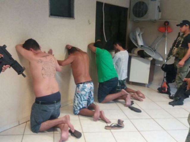 Quatro homens s&atilde;o presos por morte de casal em atentado no Paraguai